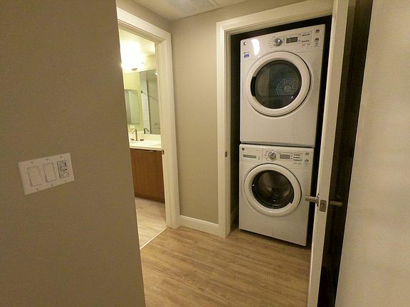 4th image of 551 W Date St #215