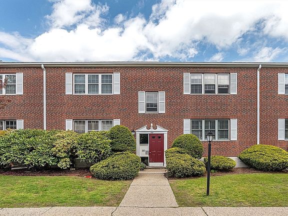 2nd image of 198 Lake Shore Rd APT 2