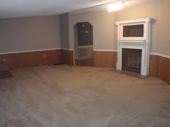 2nd image of 80 Carriage Hill Pl
