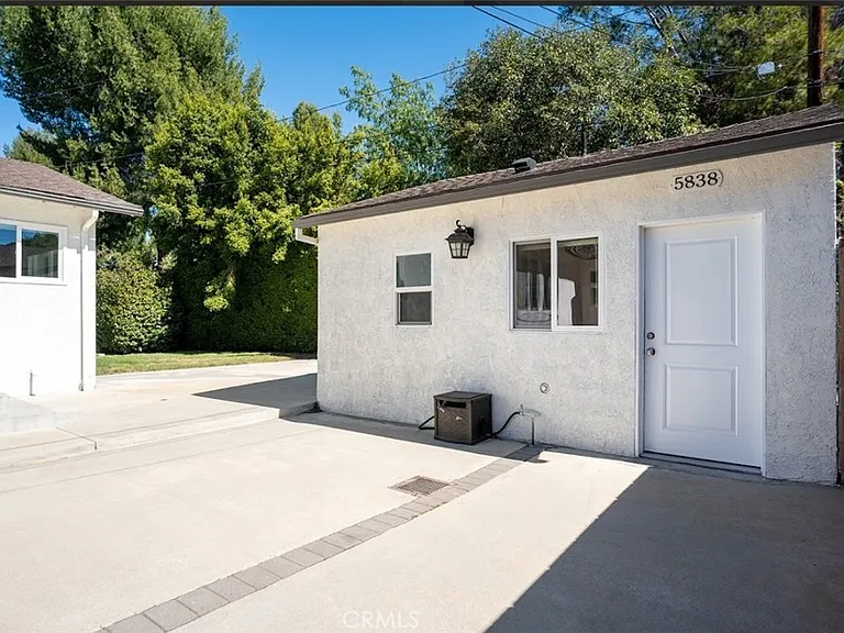 5840 Allott Ave — Photo 16