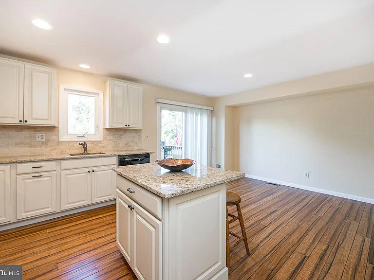 3930 Gatehouse Ln — Photo 4