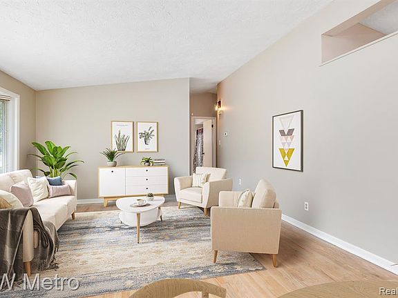 4th image of 320 W La Salle Ave