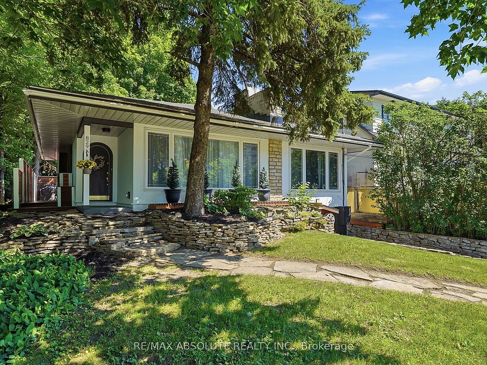 1st image of 829 Montreal Rd