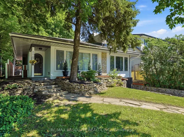 829 Montreal Rd, Ottawa, ON K1K 0S9