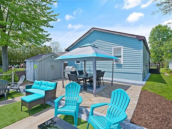 5th image of 23 Manhattan Park Dr