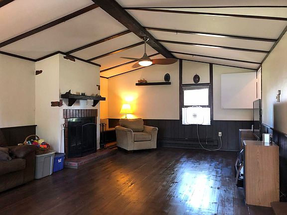 5th image of 221 E 2nd St