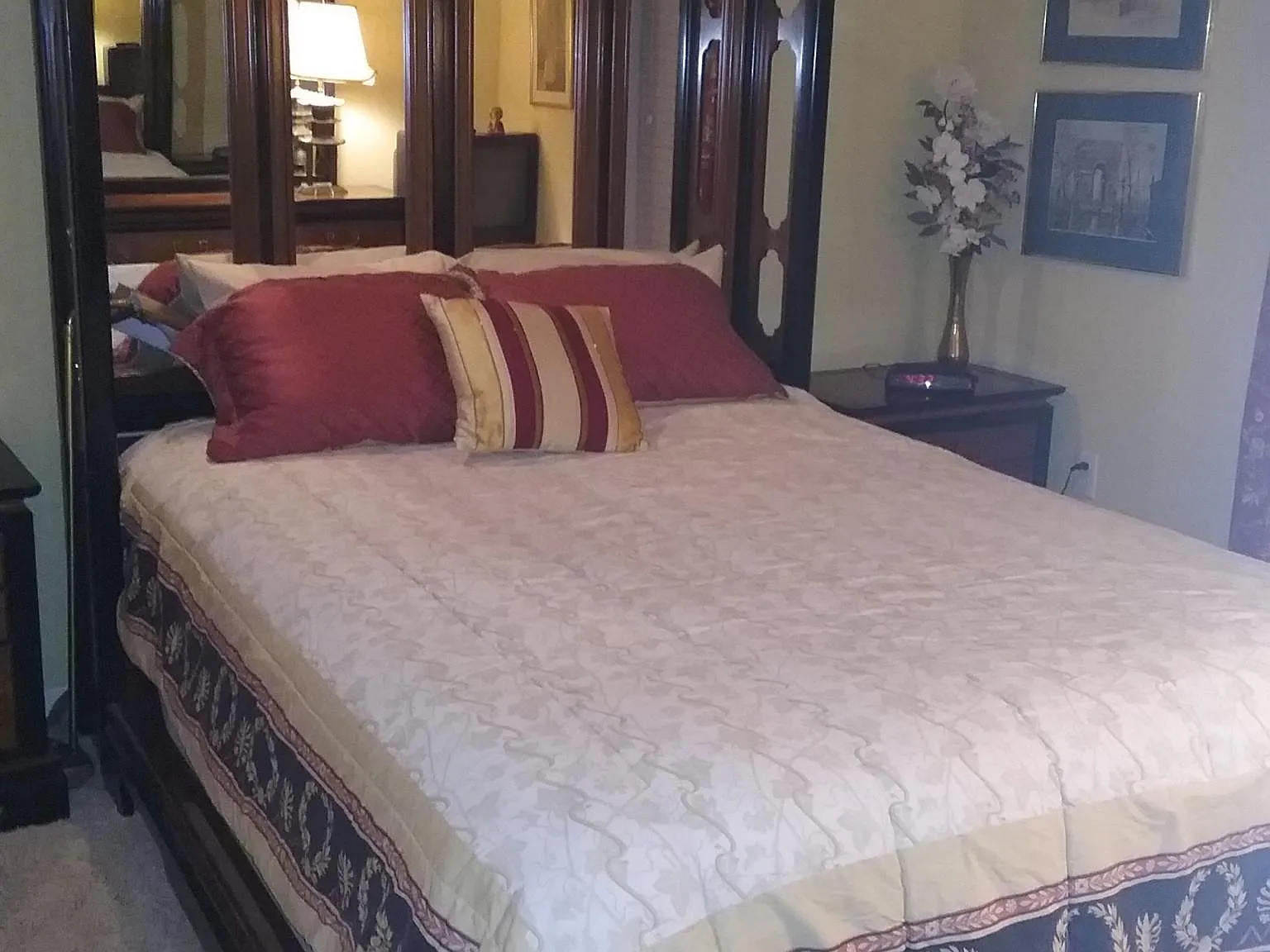 1 bed, 1100 sqft, $1,200 — Photo 1