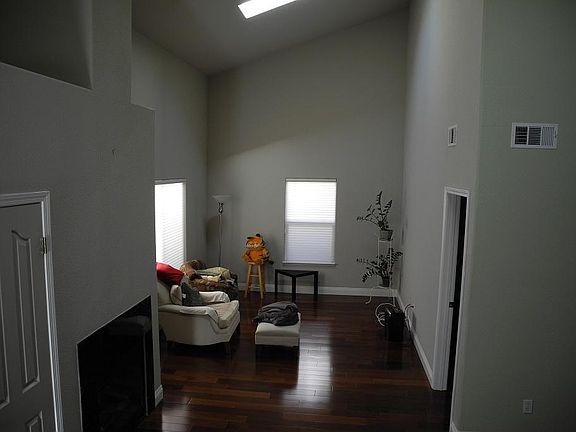 3rd image of 420 Cypress Ave