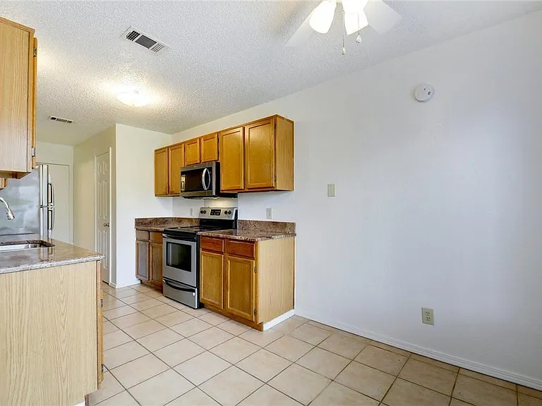 6102 Parkwood Dr #A — Photo 9
