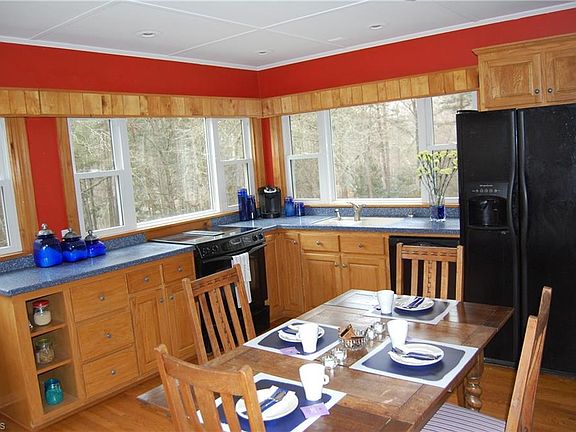 2nd image of 285 Lakeview Dr