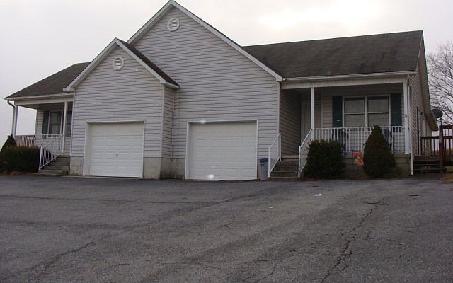 1st image of 1295 N 1st St