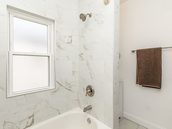 5th image of 2646 N Marshfield Ave #26462R