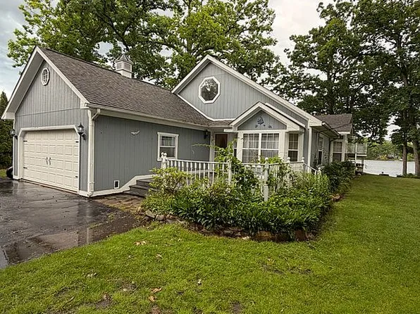 8954 Patrick Dr, Davisburg, MI 48350