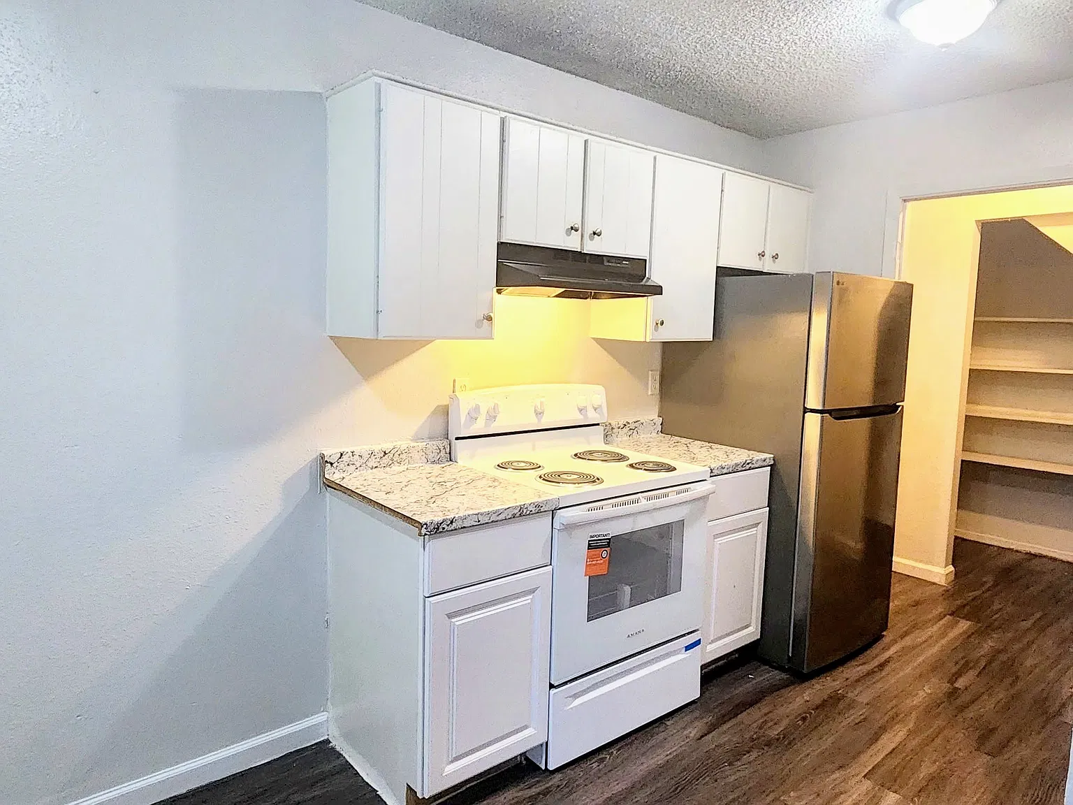 2 bed, 1.5 bath, 1000 sqft, $1,300 — Photo 3