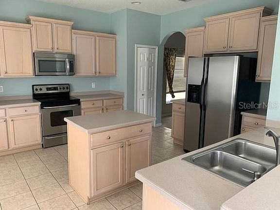 3rd image of 9838 Heron Pointe Dr