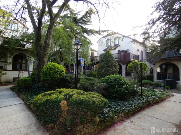 55 Smith St, Perth Amboy, NJ 08861