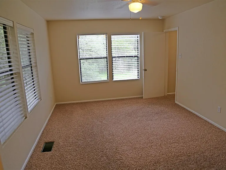 4 Deerfield Dr #D — Photo 9