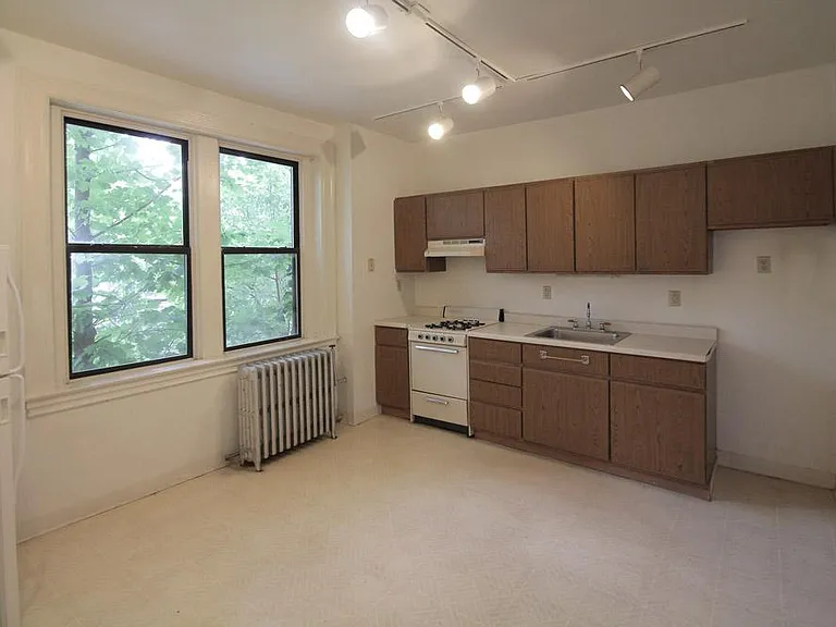 200 Kelly Ave #2 — Photo 12