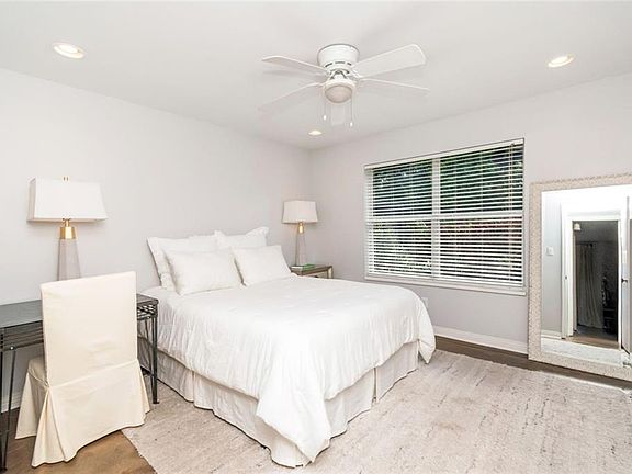 3rd image of 4009 Old Shell Rd APT C3