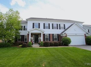 319 Congressional Ct, Vernon Hills, IL 60061