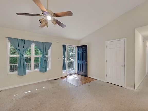 3rd image of 738 Jefferson Dr