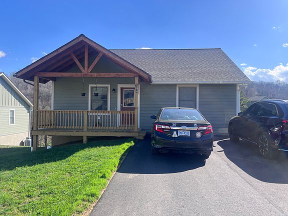3rd image of 168 Carson Ct
