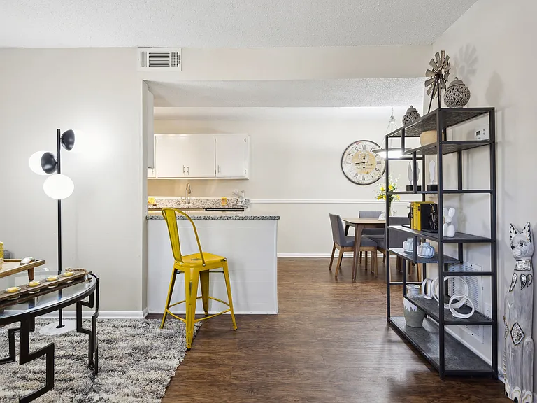 Springtree Apartments — Photo 23