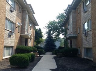 2120 S 16th Ave APT 1C, Broadview, IL 60155