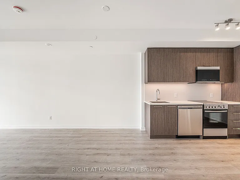 260 Finch Ave E #4 — Photo 4