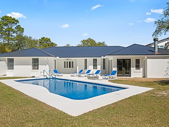 3rd image of 497 Walton Way