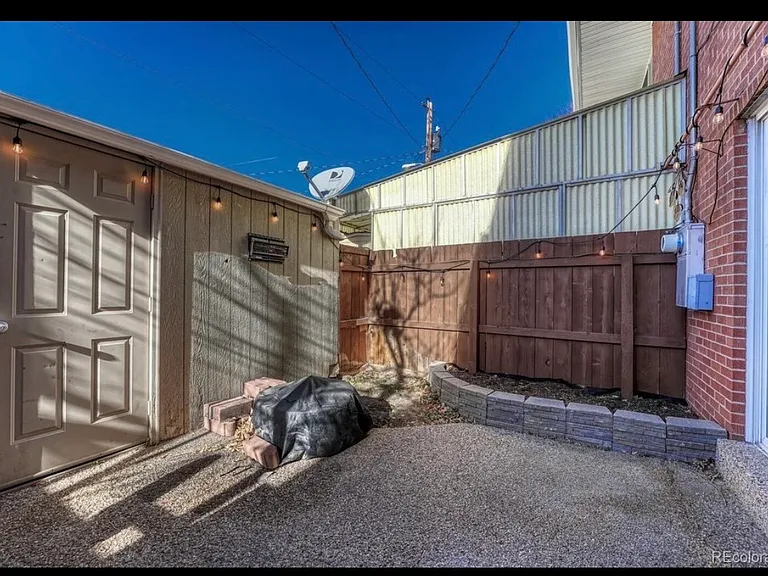 9004 E Mansfield Ave — Photo 24