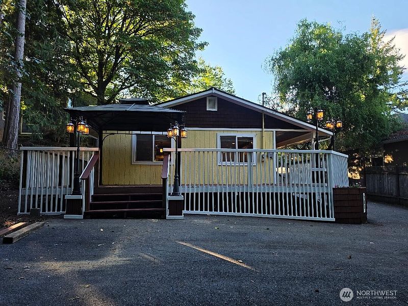 3rd image of 288 Decatur Avenue