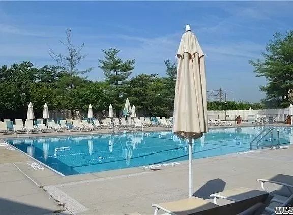 4th image of 12-04 Robin Ln #9U