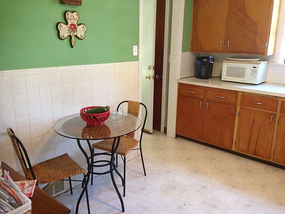 3rd image of 121 Linwood Ave