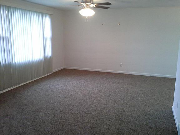 3rd image of 4 Lillian Dr