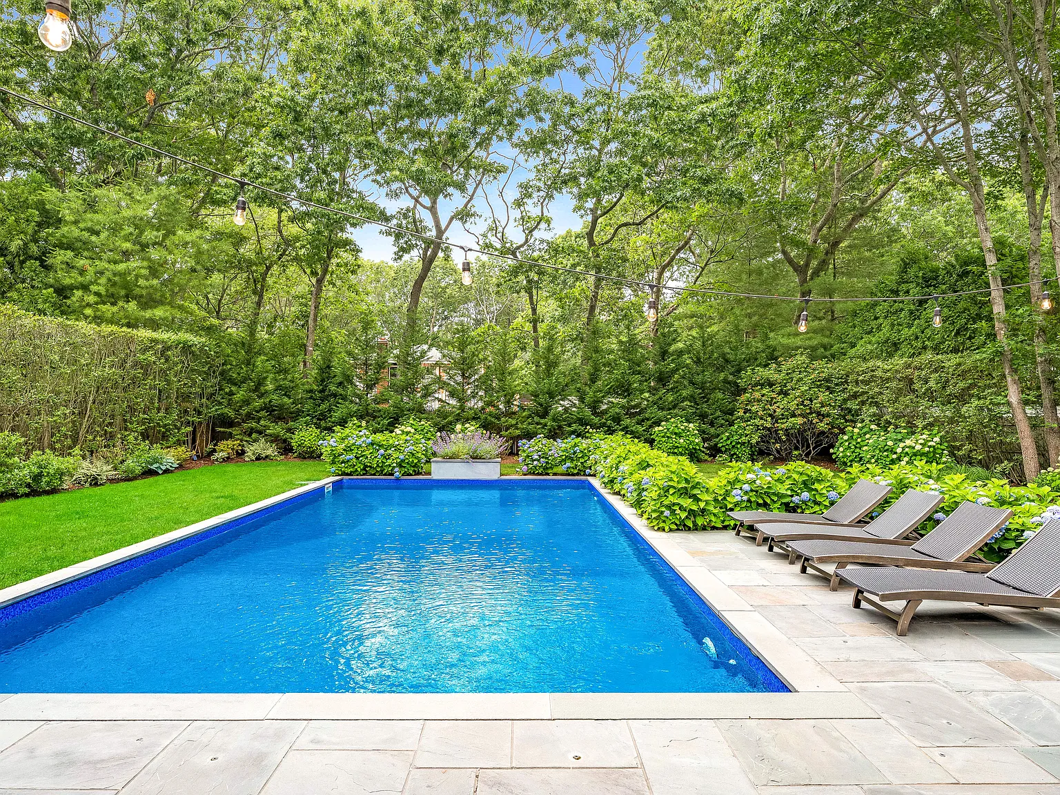 Wainscott Central Beach Cottage — Photo 4