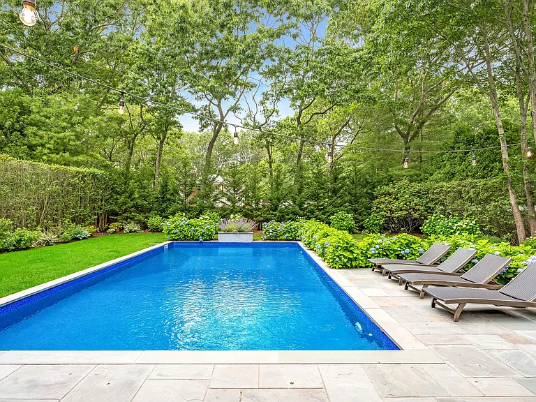97 Wainscott Northwest Rd — Photo 4