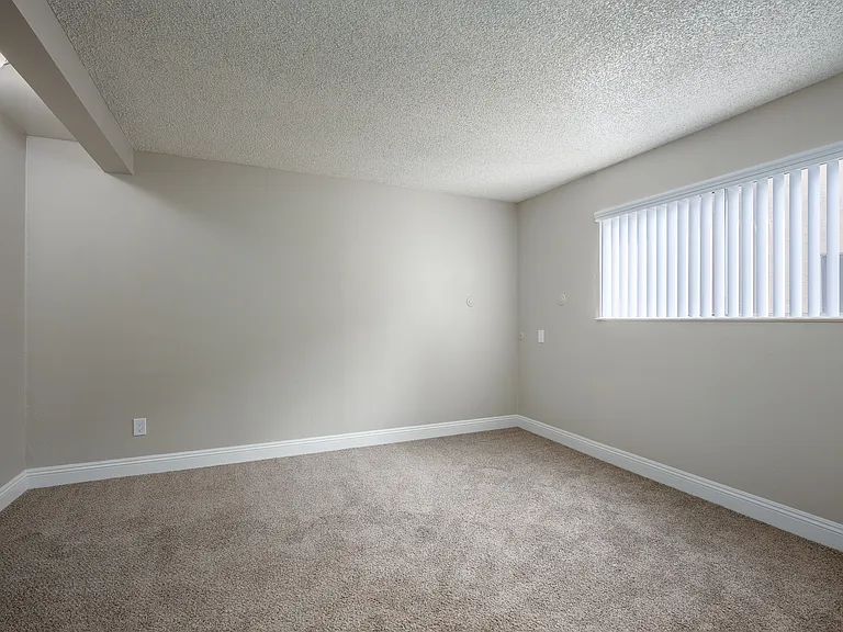 College Grove Apartments — Photo 9