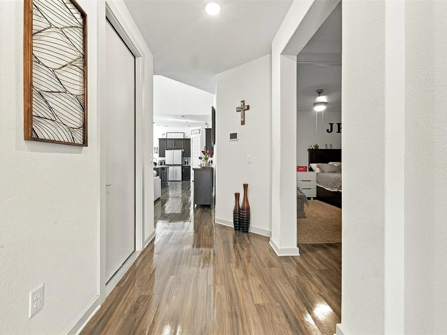 4 bed, 3.0 bath, 2526 sqft, $2,450 — Photo 4