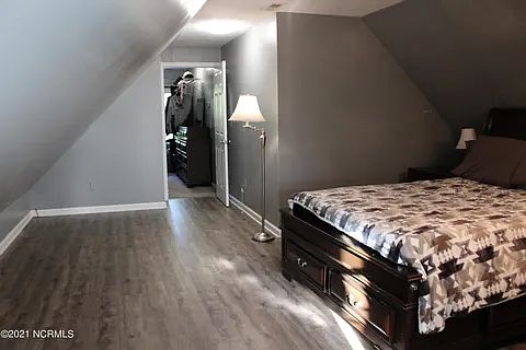 5th image of 408 Eastwood Ln SE