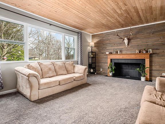 5th image of 3125 E Highland Dr