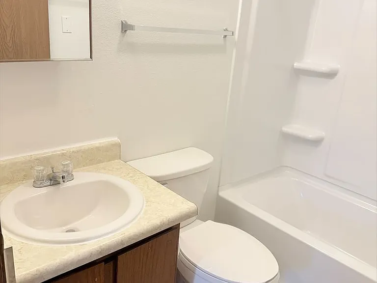 1216 S G Ave — Photo 44