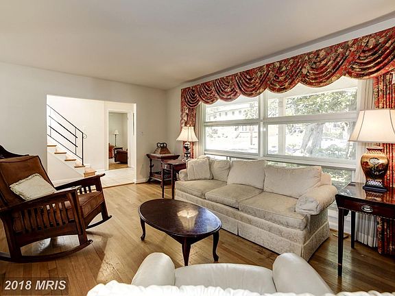 5th image of 2042 N Kensington St