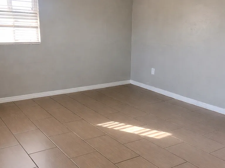 1729 W 20th St #2H — Photo 1