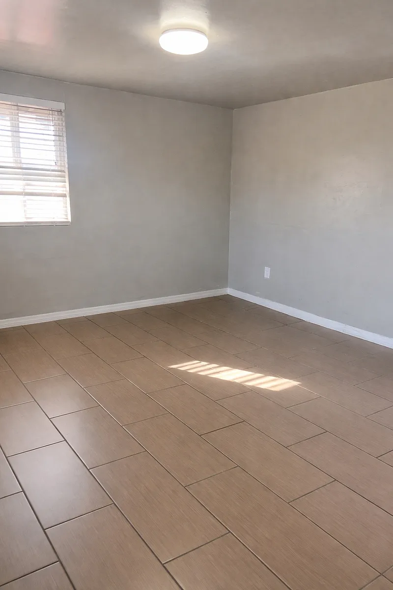 Building Photo - 1729 W 20th St #2H