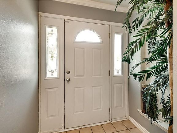 3rd image of 419 Kelly Ct