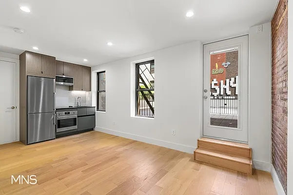 Rented by MNS Marketing | media 17