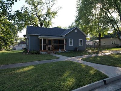 109 E Shawnee St, Paola, KS, 66071