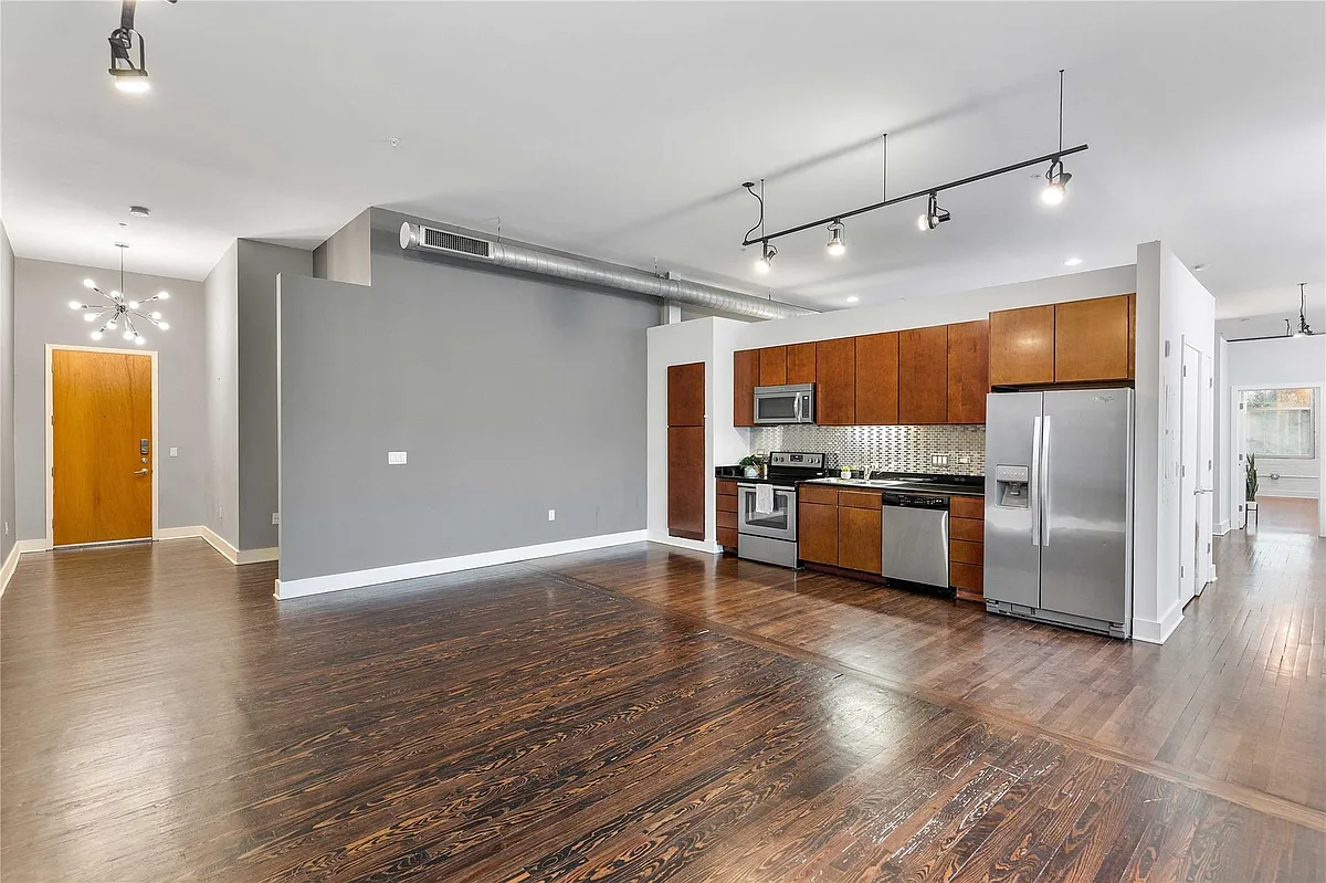 Building Photo - 1312 Live Oak St #215