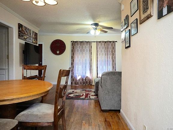 4th image of 1401 S Pittsburg Ave